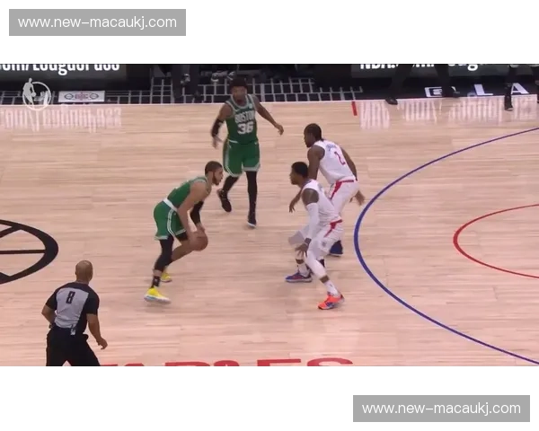 骑士防守轮转速度提升 成功限制活塞外线投射